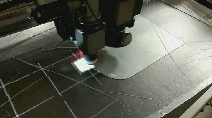 Projection Positioning Leather Cutting